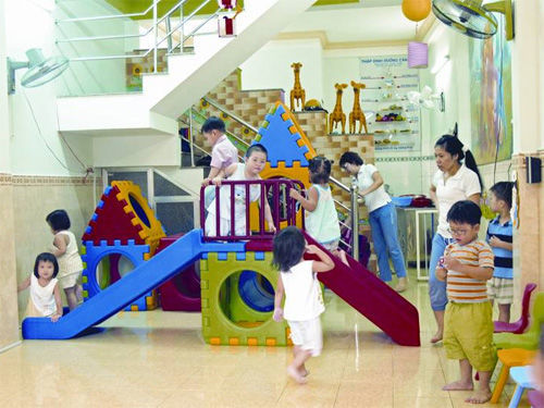 Trường dân lập thiếu sân chơi